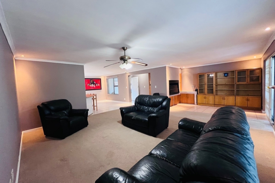To Let 4 Bedroom Property for Rent in Parow Golf Course Western Cape